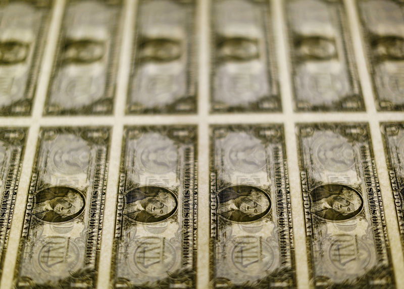 ЦБ РФ установил курс доллара США с 28 июня в размере 53,3641 руб.