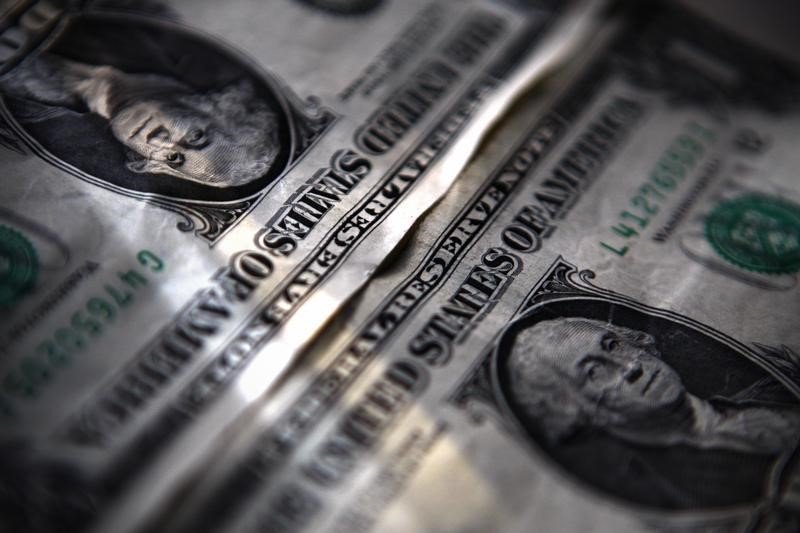 ЦБ РФ установил курс доллара США с 15 июля в размере 58,2568 руб.