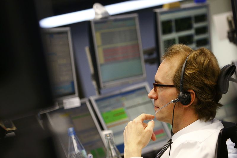 Минфин разъяснил полномочия НРД при выплатах по суверенным евробондам РФ Минфин разъяснил полномочия НРД при выплатах по суверенным евробондам РФ
