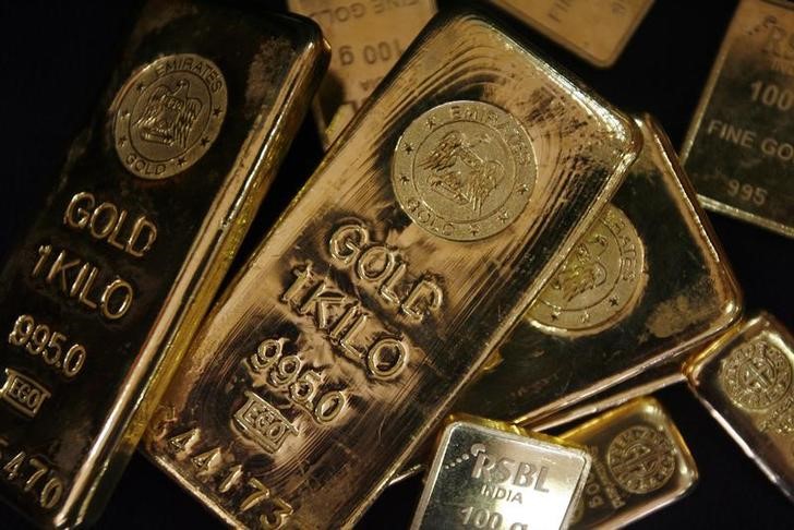 Золото на 2-месячном минимуме из-за нерешенного потолка долга