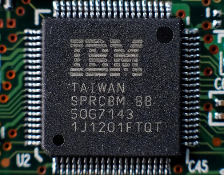 IBM ��������� �������� ����� 8000 ����������� �� ��
