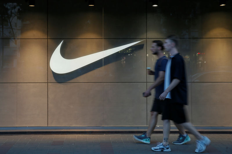  :  Nike  -