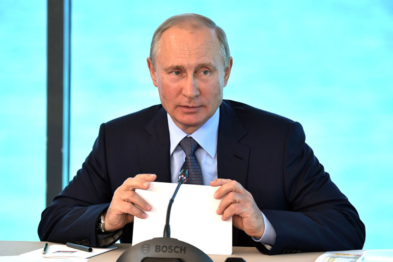 Путин упростил процедуры безбумажной торговли России с АТР