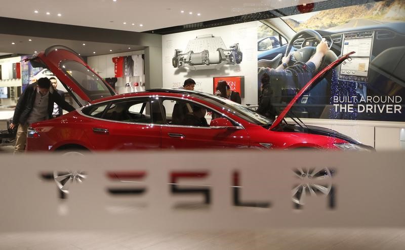 Bloomberg: �������� ������� Tesla ����� �������� ��������� �������