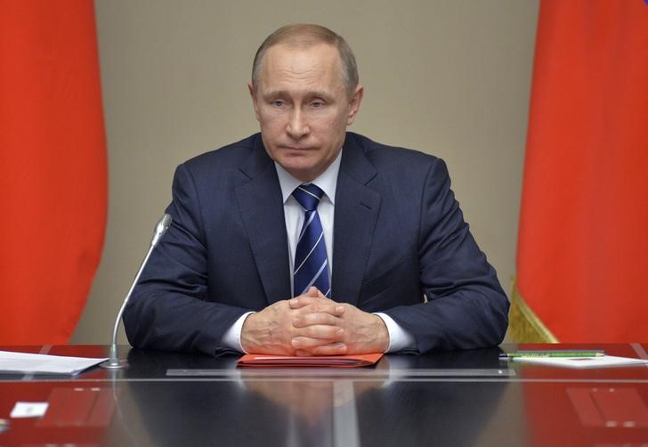 Путин поручил организовать движение транспорта на крымском направлении