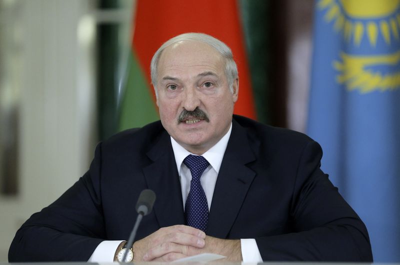 В Стрельне начались переговоры Путина и Лукашенко В Стрельне начались переговоры Путина и Лукашенко