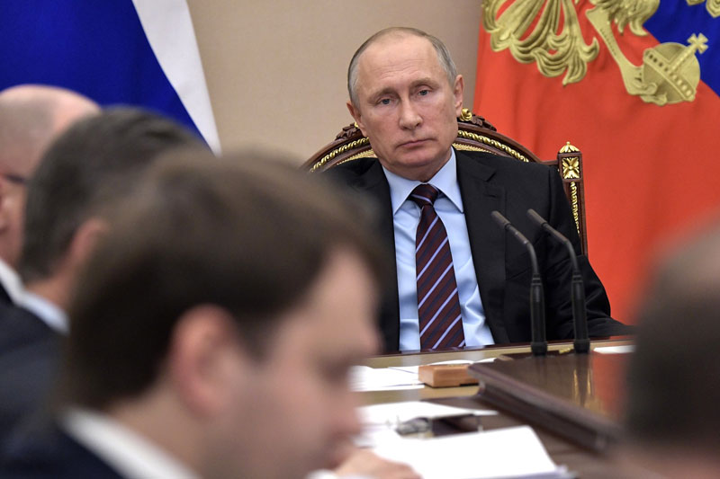 Путин: нужно вовремя индексировать зарплаты бюджетников