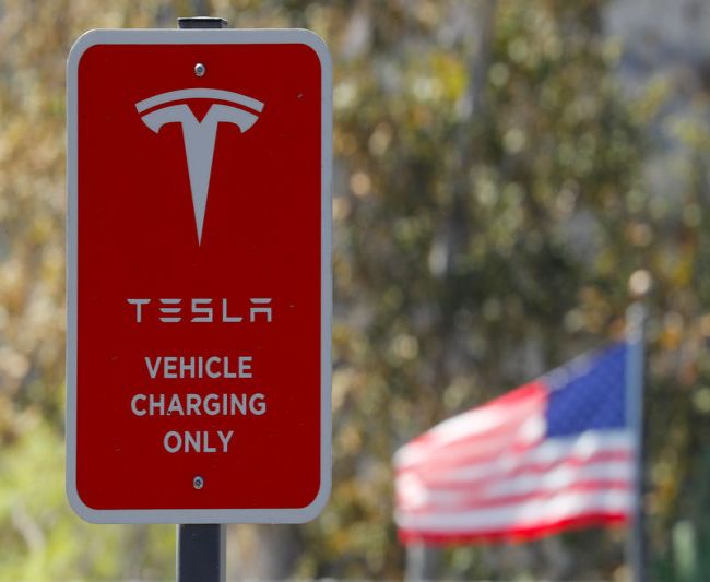 Tesla теряет популярность? Акции обвалились до минимума с сентября Tesla теряет популярность? Акции обвалились до минимума с сентября