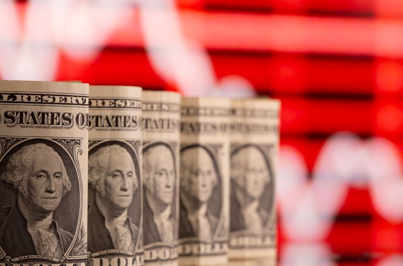 Доллар у пика 3,5 месяцев на фоне роста доходности госбондов США Доллар у пика 3,5 месяцев на фоне роста доходности госбондов США