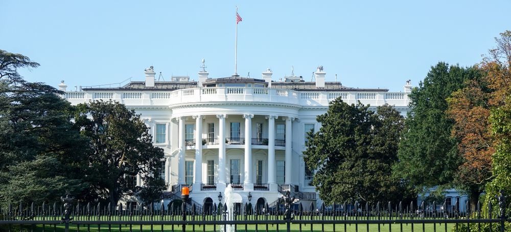 Bloomberg: США могут выслать российских дипломатов и ввести санкции Bloomberg: США могут выслать российских дипломатов и ввести санкции