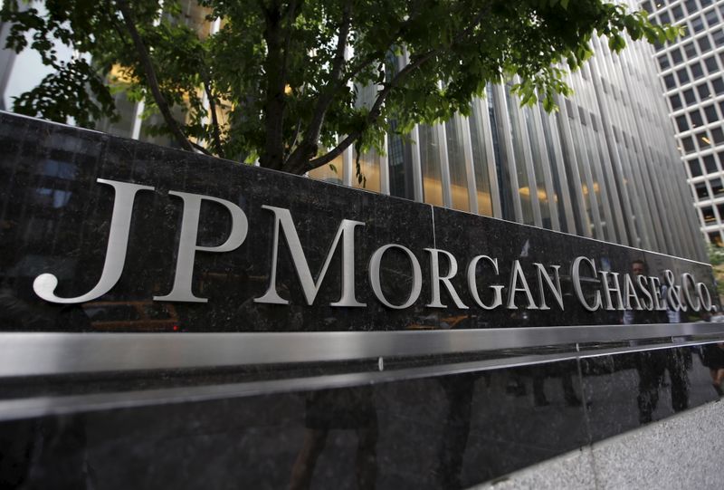 Прибыль JPMorgan резко выросла в 1 кв за счет выручки от торговли, инвестиционного банкинга Прибыль JPMorgan резко выросла в 1 кв за счет выручки от торговли, инвестиционного банкинга