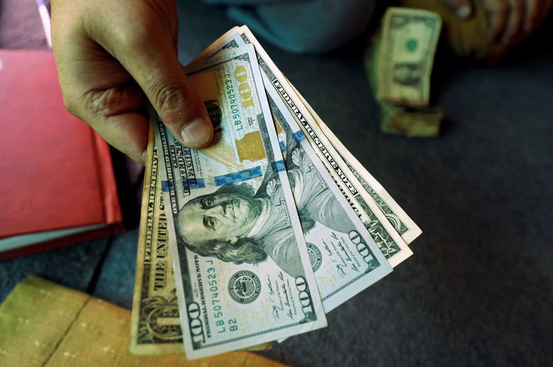 ЦБ РФ установил курс доллара США с 17 апреля в размере 75,5535 руб., курс евро - 90,4602 руб. ЦБ РФ установил курс доллара США с 17 апреля в размере 75,5535 руб., курс евро - 90,4602 руб.