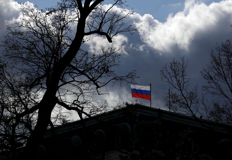 Чехия потребовала от России резко сократить численность дипмиссии в Праге Чехия потребовала от России резко сократить численность дипмиссии в Праге