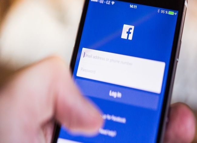   .  Facebook   7%  