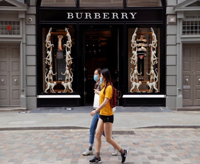 Burberry отчиталась о падении годовых продаж на 10%, возобновляет выплату дивидендов Burberry отчиталась о падении годовых продаж на 10%, возобновляет выплату дивидендов