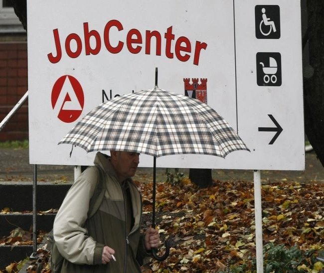 В США безработица падает, а экономика растет В США безработица падает, а экономика растет