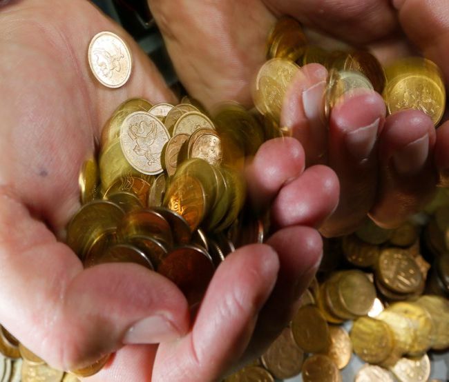 Рубль в небольшом минусе, внимание на ПМЭФ, интервенции, трудовую статистику США Рубль в небольшом минусе, внимание на ПМЭФ, интервенции, трудовую статистику США