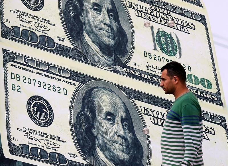 ЦБ РФ установил курс доллара США на сегодня в размере 71,8318 руб., евро - 87,211 руб.