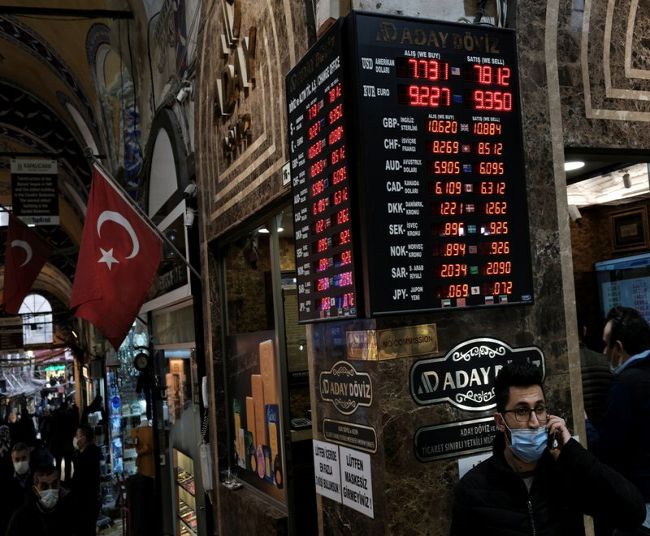 Центральный банк Турции сохранил ставку на уровне 19%, лира падает Центральный банк Турции сохранил ставку на уровне 19%, лира падает