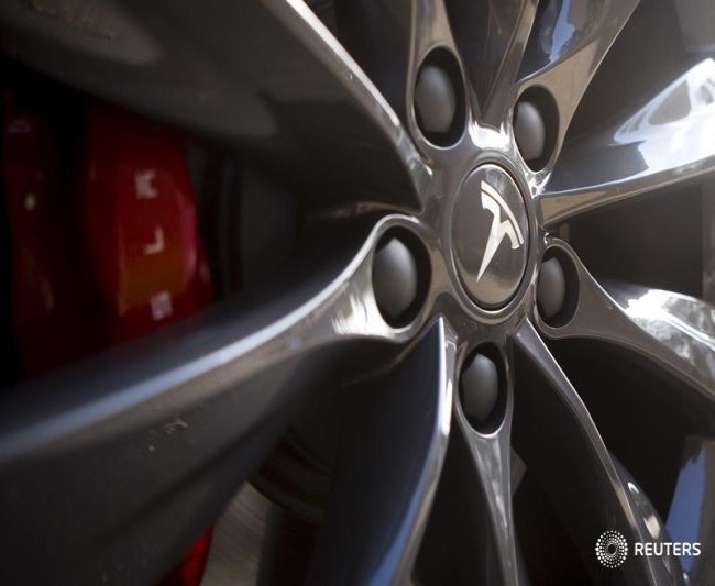 : Tesla     Cybertruck