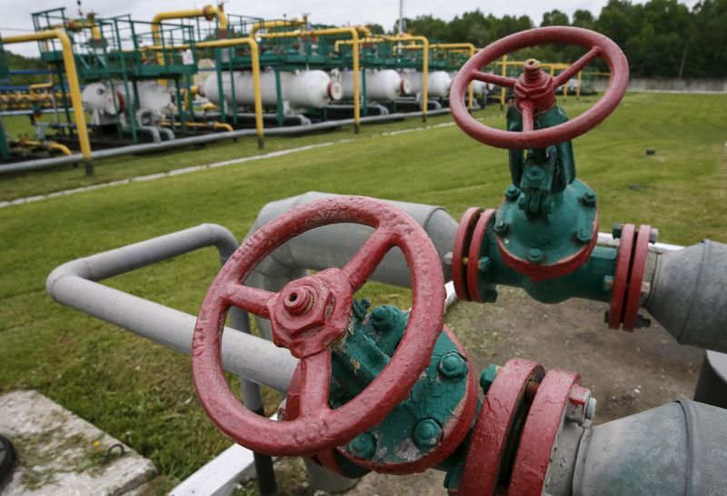Газпром отказался бронировать мощности для транзита газа через Украину Газпром отказался бронировать мощности для транзита газа через Украину