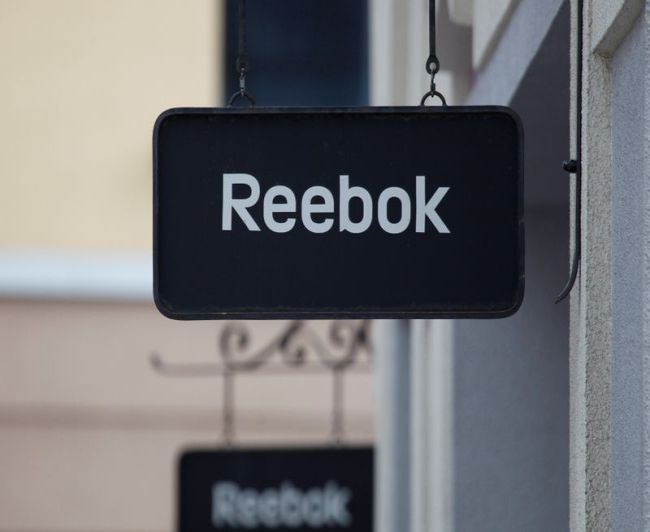 Adidas   Reebok  $2,5 