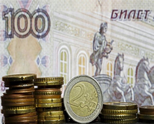 Рубль в минусе после китайской статистики при низкой биржевой активности Рубль в минусе после китайской статистики при низкой биржевой активности