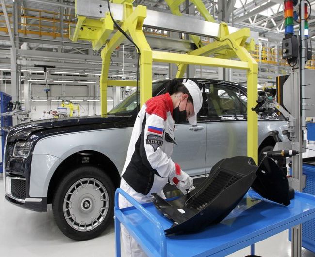 Продажи автомобилей в РФ в августе снизились на 17% г/г -- АЕБ Продажи автомобилей в РФ в августе снизились на 17% г/г -- АЕБ
