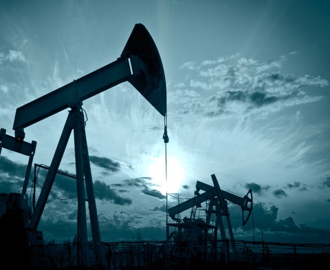 Цены на нефть растут из-за медленного возобновления добычи после урагана Цены на нефть растут из-за медленного возобновления добычи после урагана