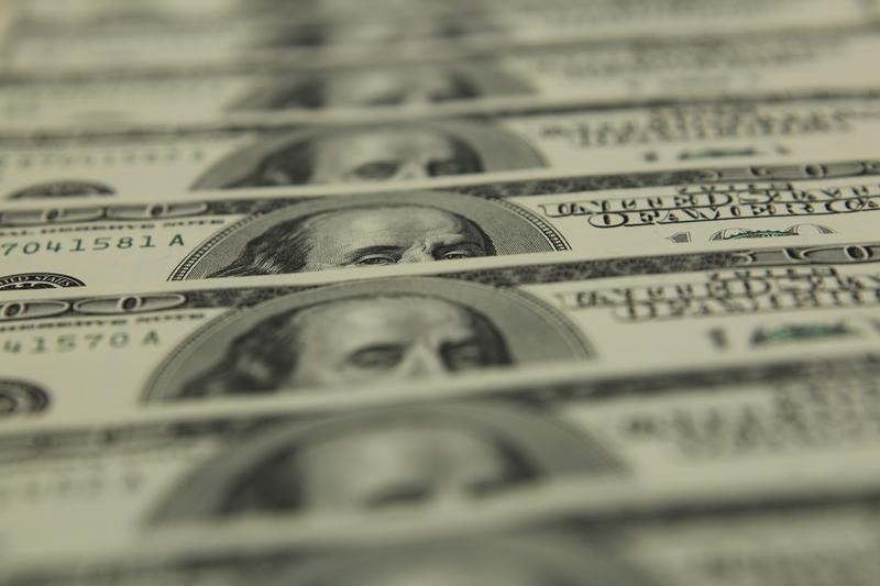 За первые пять минут торгов курс доллара США повысился до 72,9041 руб. За первые пять минут торгов курс доллара США повысился до 72,9041 руб.