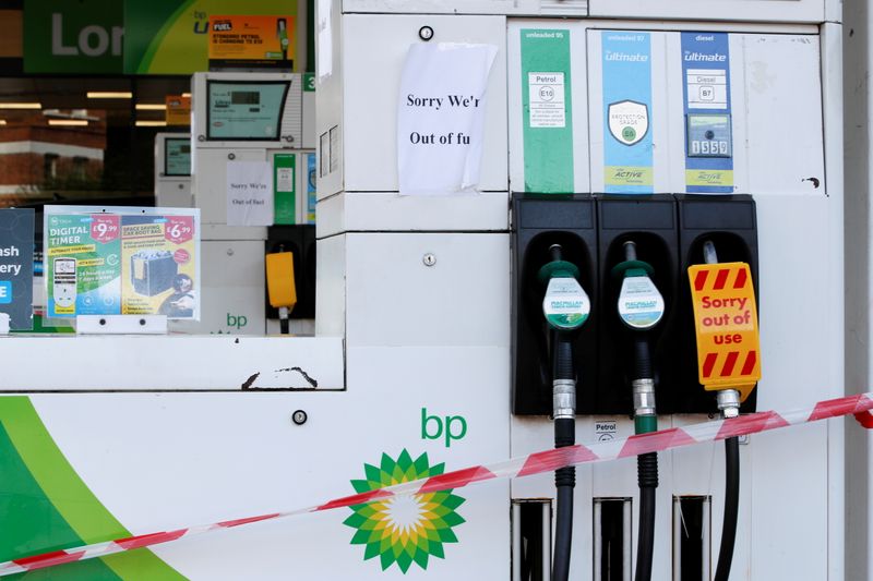 Почти на трети автозаправочных станций BP в Британии закончился бензин Почти на трети автозаправочных станций BP в Британии закончился бензин