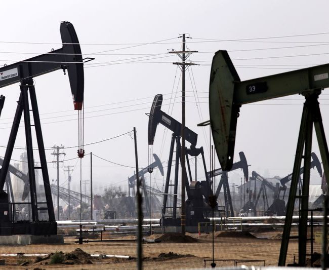 Нефть теряет более 1,5%, опасения о спросе давят на котировки Нефть теряет более 1,5%, опасения о спросе давят на котировки
