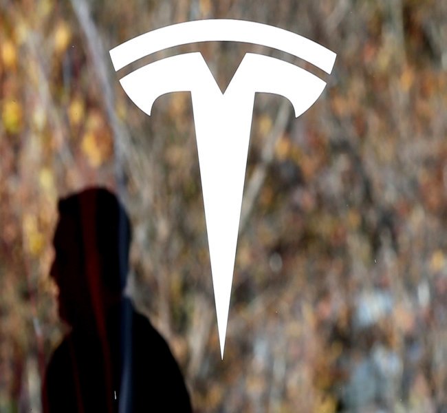 Tesla обязали выплатить $137 млн за расистские оскорбления Tesla обязали выплатить $137 млн за расистские оскорбления