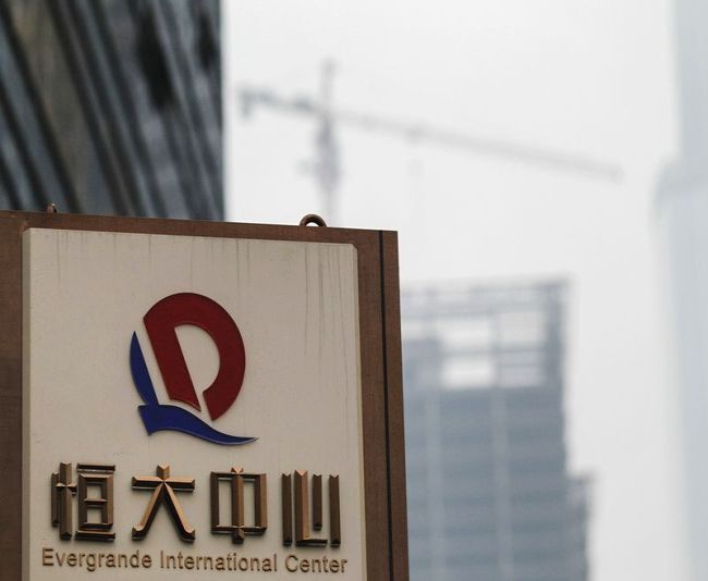 Evergrande наказала 6 топ-менеджеров за обналичивание денег Evergrande наказала 6 топ-менеджеров за обналичивание денег