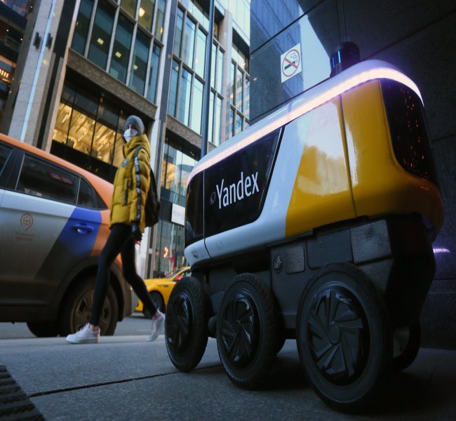 «Почта России» начнет доставлять посылки с помощью роботов «Яндекса»