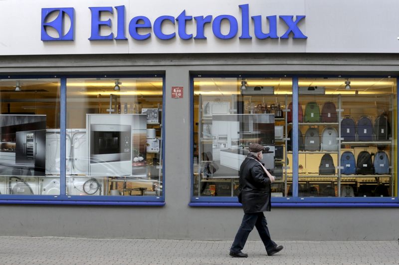 Прибыль Electrolux упала в 3 кв, компания ожидает проблемы с цепочкой поставок в 2022г
