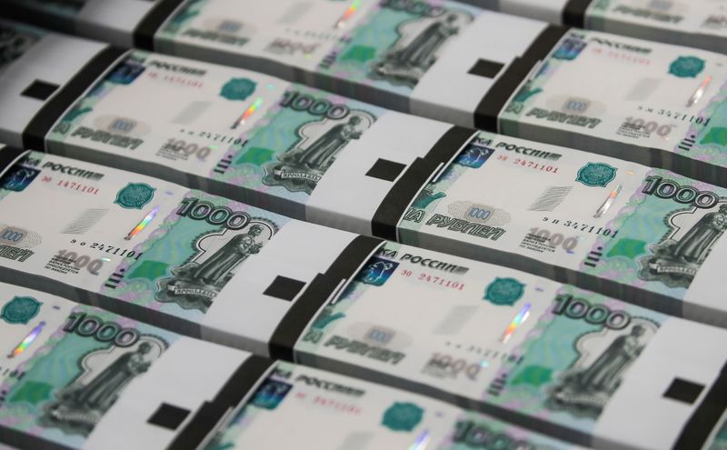 Рубль вышел в плюс вслед за нефтью в преддверии важных событий недели Рубль вышел в плюс вслед за нефтью в преддверии важных событий недели