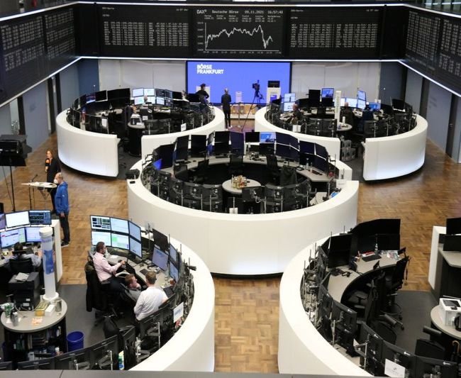 Нефтяные акции, сильная отчетность толкнули вверх европейские индексы Нефтяные акции, сильная отчетность толкнули вверх европейские индексы