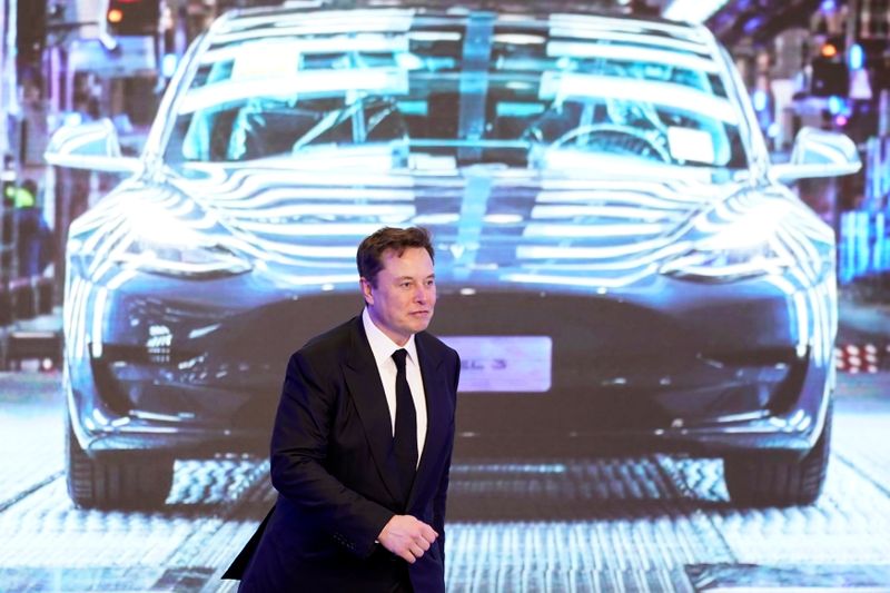 Илон Маск продал акции Tesla на $5 млрд после опроса в Твиттере Илон Маск продал акции Tesla на $5 млрд после опроса в Твиттере
