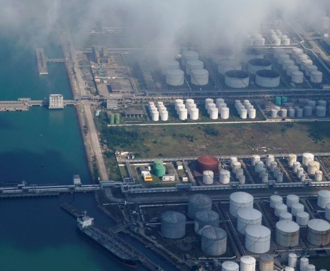 Нефть дорожает после волатильной сессии накануне Нефть дорожает после волатильной сессии накануне