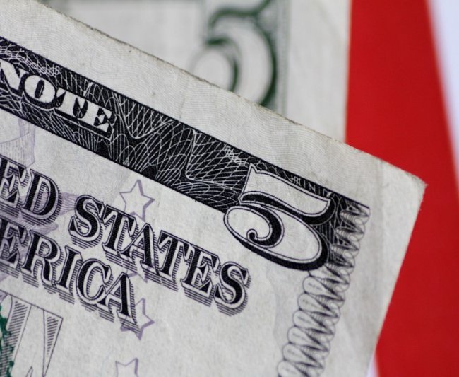 За первые пять минут торгов курс доллара США повысился до 74,8739 руб.