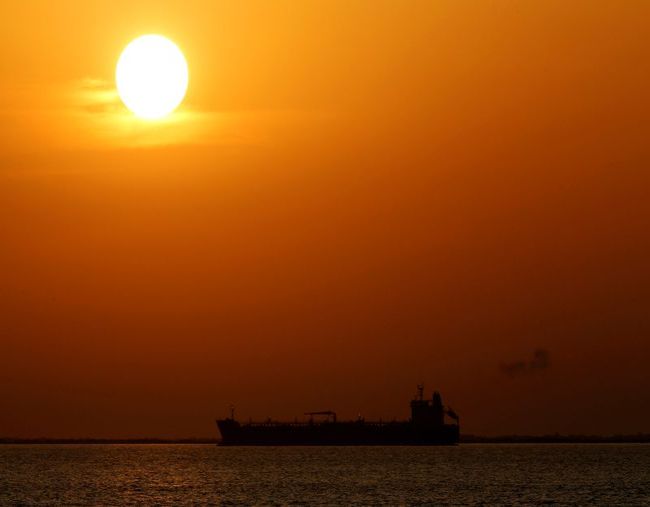 Цены на нефть растут, но тревоги о распространении омикрона сохраняются Цены на нефть растут, но тревоги о распространении омикрона сохраняются