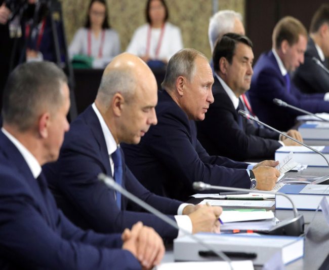 Путин: мировые IT-гиганты должны подчиняться требованиям российских законов Путин: мировые IT-гиганты должны подчиняться требованиям российских законов