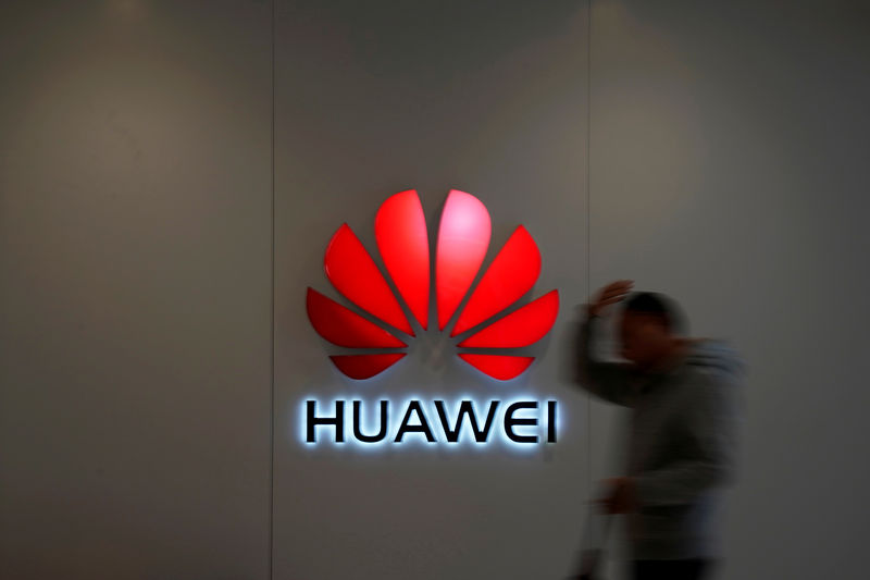 Huawei соревнуется с Tesla в Китае