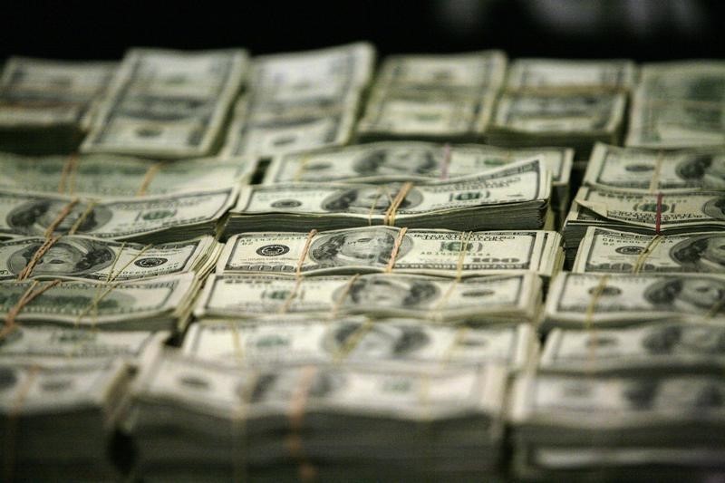 За первые пять минут торгов курс доллара США понизился до 74,4865 руб. За первые пять минут торгов курс доллара США понизился до 74,4865 руб.