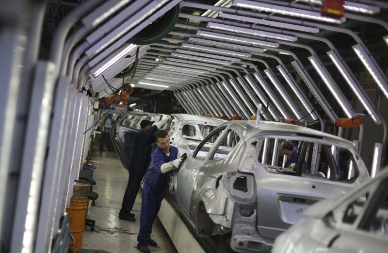 В январе-ноябре Россия увеличила импорт легковых автомобилей на 46,8%, экспорт - на 38,9% - ФТС В январе-ноябре Россия увеличила импорт легковых автомобилей на 46,8%, экспорт - на 38,9% - ФТС