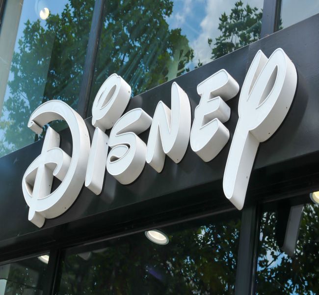  Walt Disney     .   