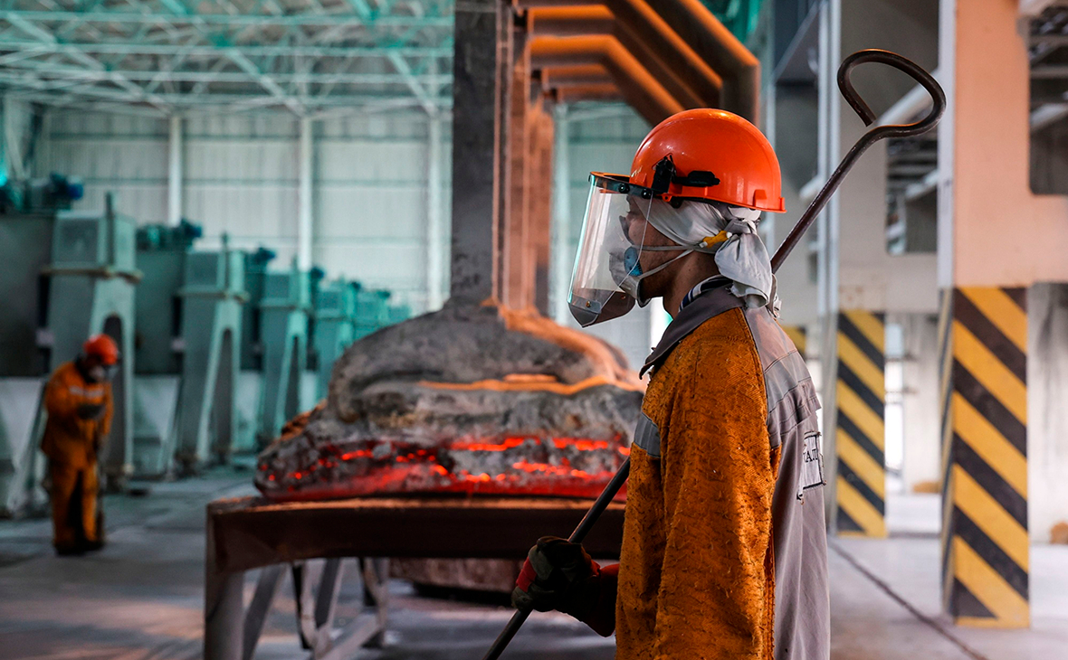 ВЭБ решил продать 3% UC Rusal на фоне рекордного роста цен на алюминий ВЭБ решил продать 3% UC Rusal на фоне рекордного роста цен на алюминий