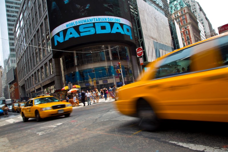 NYSE и NASDAQ прекратили торги российскими акциями NYSE и NASDAQ прекратили торги российскими акциями
