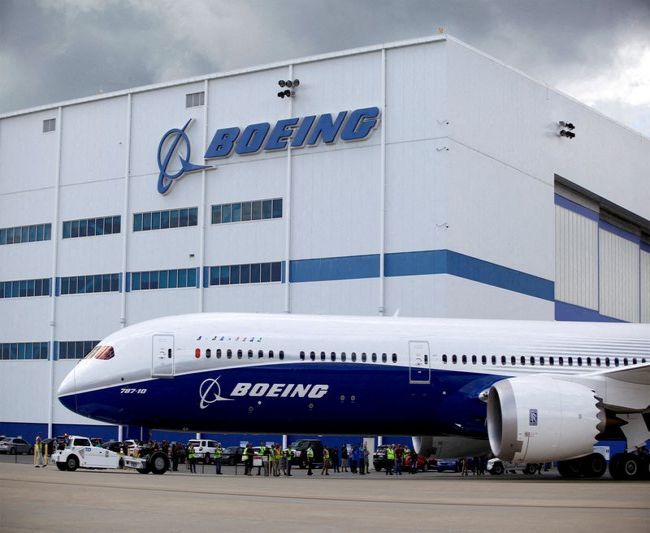 Акции Boeing упали после крушения Boeing 737 в Китае Акции Boeing упали после крушения Boeing 737 в Китае